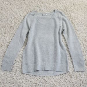 Gap V-Neck Pullover Sweater 